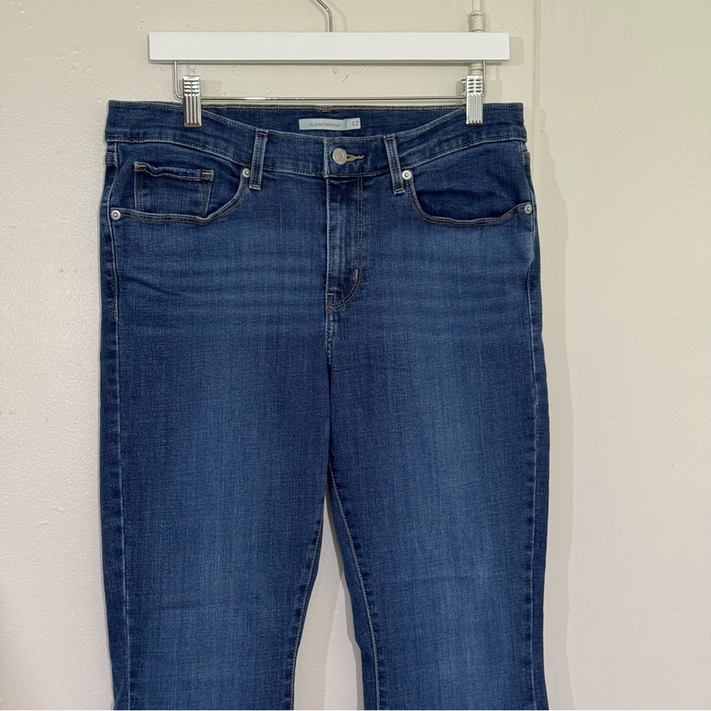 Levi’s Classic Bootcut Denim Jeans Women’s Size 12 Classic Relaxed Fit Western - Picture 3 of 9